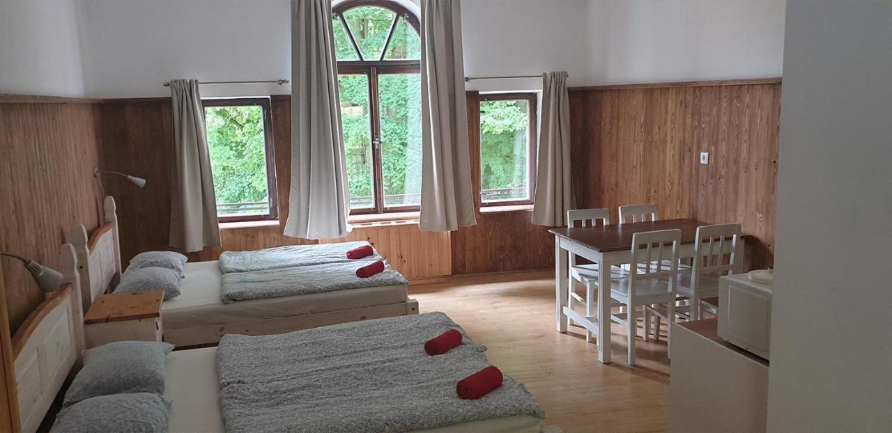 Готель Penzion A Restaurace U Baby Subrovy Kokorin Екстер'єр фото
